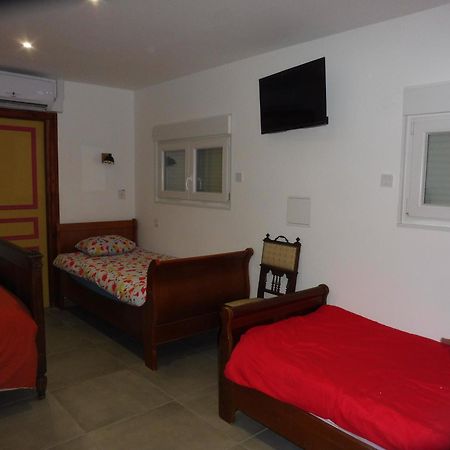 4 Chambres Meublees Et Un Seul Studio Avec Petite Cuisine Til-Chatel エクステリア 写真