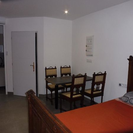 4 Chambres Meublees Et Un Seul Studio Avec Petite Cuisine Til-Chatel エクステリア 写真