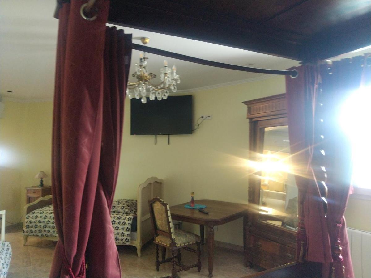 4 Chambres Meublees Et Un Seul Studio Avec Petite Cuisine Til-Chatel エクステリア 写真