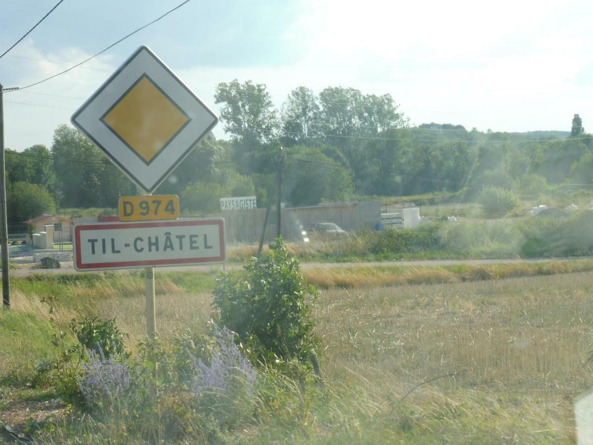 4 Chambres Meublees Et Un Seul Studio Avec Petite Cuisine Til-Chatel エクステリア 写真